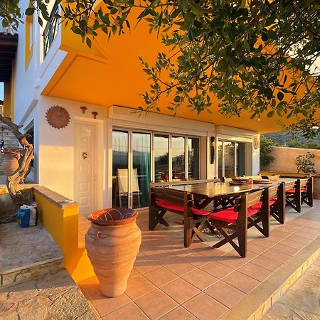 Bed and Breakfast Casa Di Luce Agia Marina  Екстер'єр фото