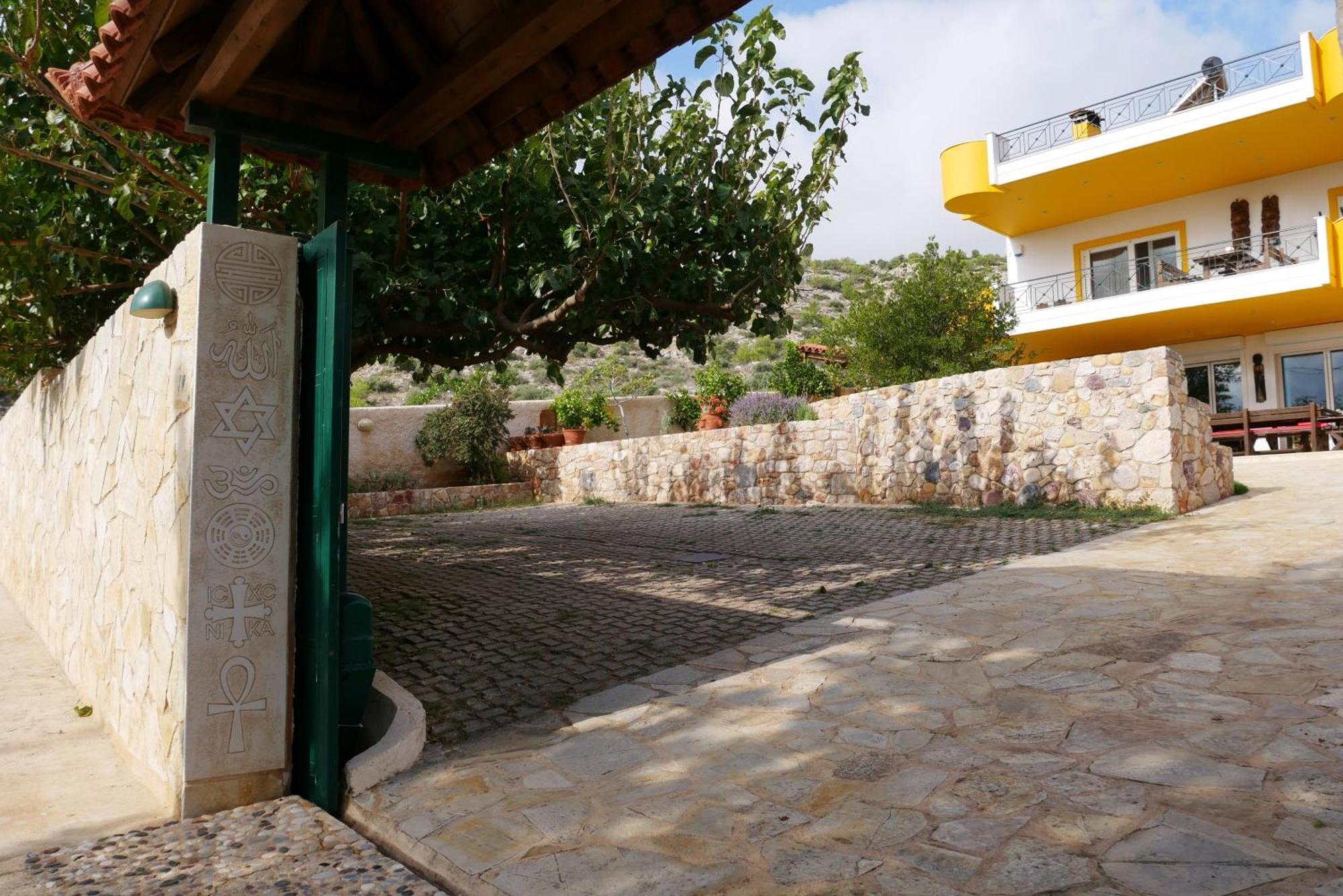 Bed and Breakfast Casa Di Luce Agia Marina  Екстер'єр фото